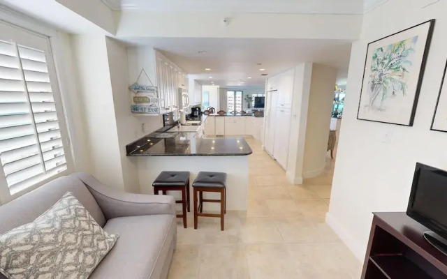 Inlet Reef 609 4 Bedroom Condo by RedAwning
