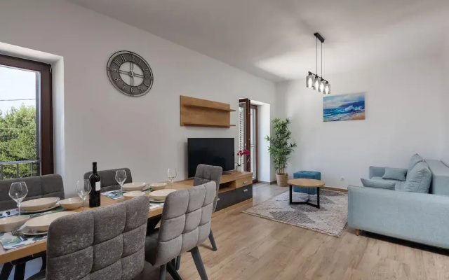 Seafront Apartment Nana 1