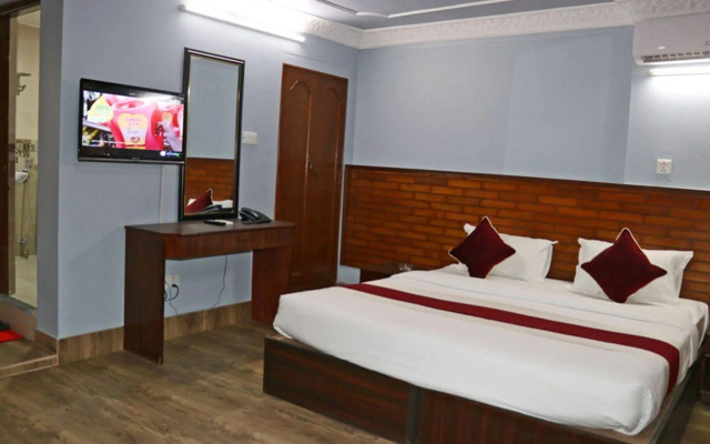 OYO 374 Hotel Holiday Taj (p) Ltd