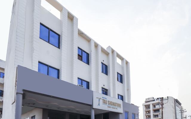 OYO 10876 Hotel Taj signature
