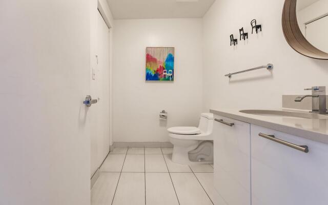 Hang Ten- Large Townhome, lux amenities, parking