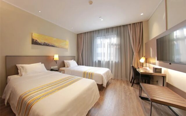 Ease Hotel (Donggang North High-speed Railway Station)