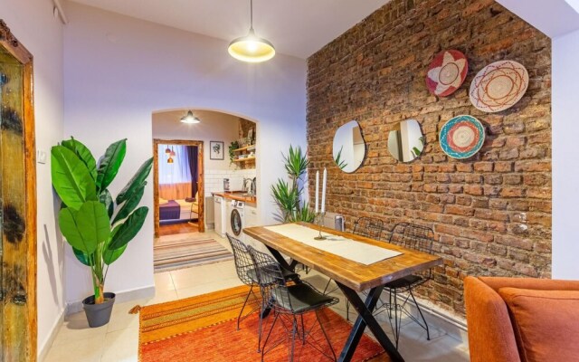 Central and Stylish Flat near Istiklal Street