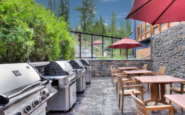 Blackstone Mountain Lodge by CLIQUE