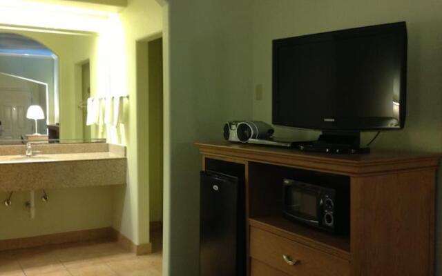 Woodland Inn and Suites