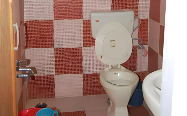 OYO 85927 Marias Hotel
