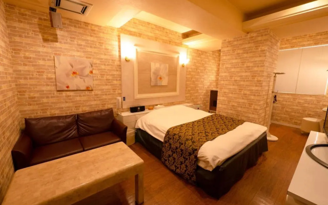 Hotel Allure (Adult Only)