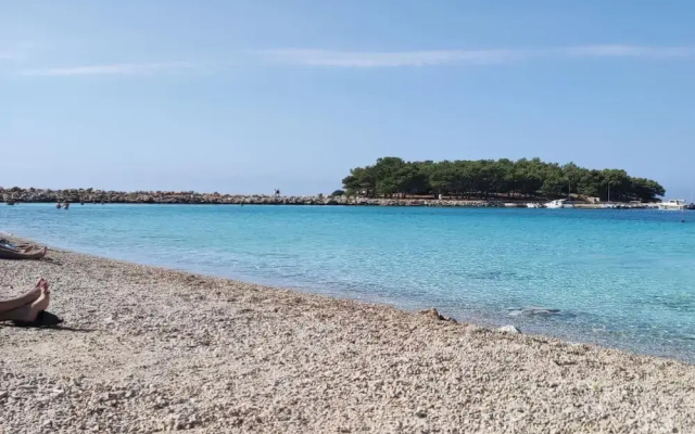 Stunning 2-bed House in Jezera With Sea Views