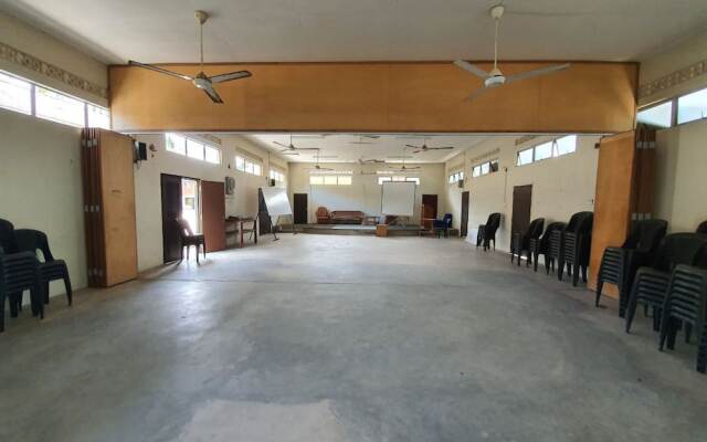 OYO 90278 Redzwan's Beach Resort
