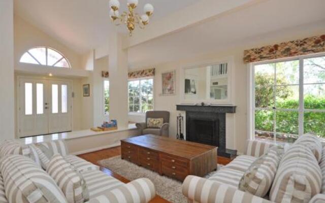 Beggars Bridge Vineyard Homestead w/ pool + wifi + tennis + vineyard