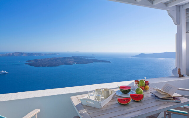 Villa Gaia, 3 bedroom villa with amazing views at Imerovigli