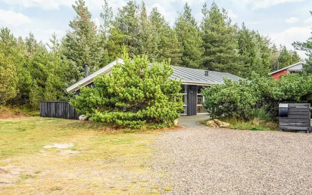 Secluded Holiday Home in Henne near Beach