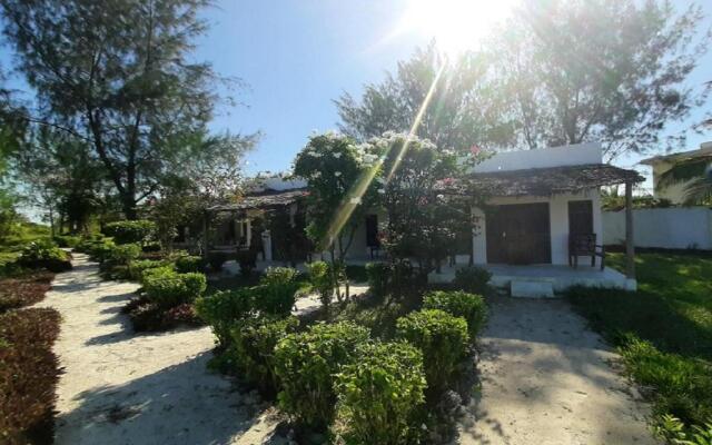 Jaribu Beach Hotel