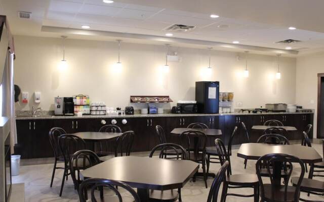 Prairie Moon Inn & Suites Macklin