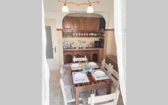 Apartment 100m2, center of Sitia, WiFi, 350m beach