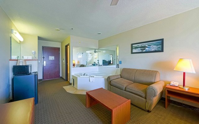 Siletz Bay Beachfront Hotel by OYO Lincoln City