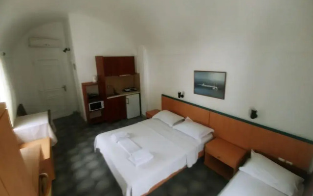 Romani Studios Perissa