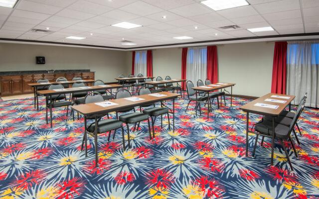 Holiday Inn Express Cleveland Airport - Brookpark by IHG