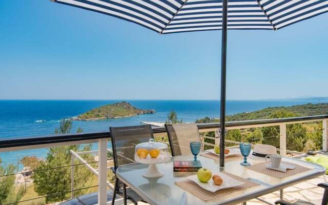 Beachfront Villa Komis - Panoramic Infinity Blue