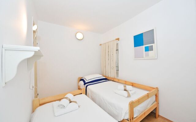 Feel Center Apartments.