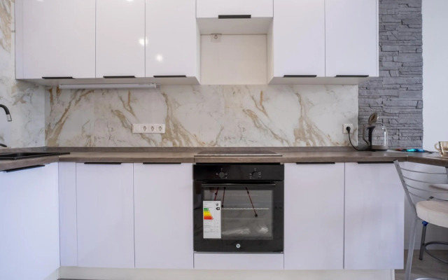 Apartments on Oboronnaya 102B street