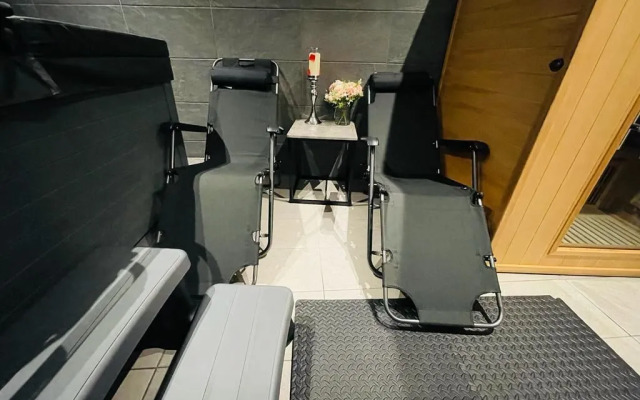 London Luxury Apartments with Jacuzzi Hot tub & Sauna