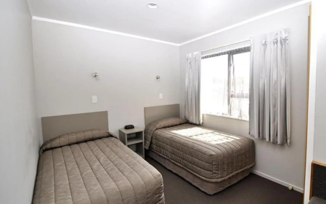 Knightsbridge Court Motor Lodge