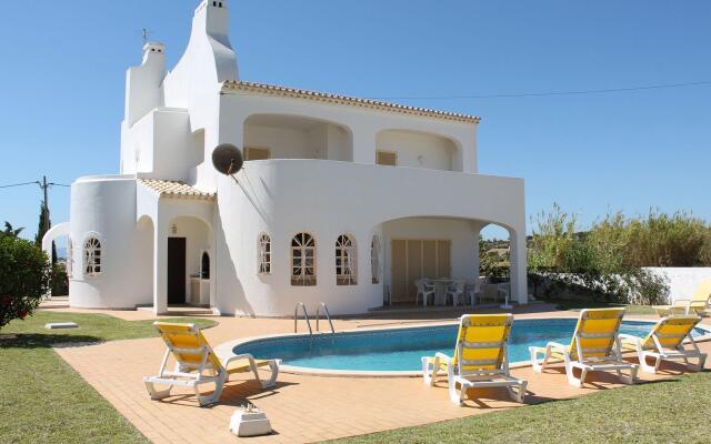Beautiful Villa in Albufeira with Private Swimming Pool