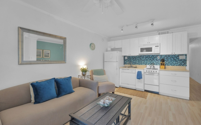 Beachy Days Escape - Cozy Haven Steps From Beach!