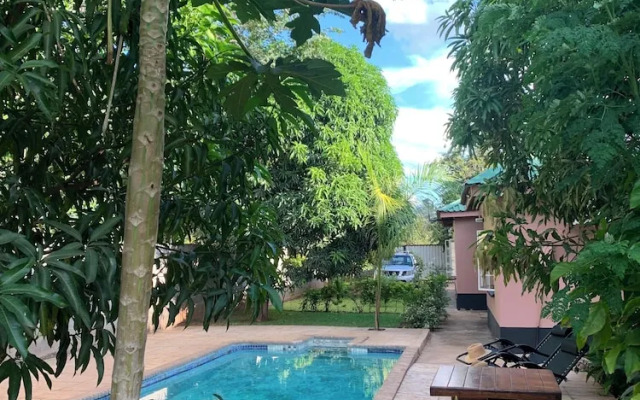 Hungwe House Victoria Falls