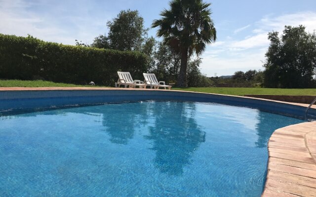 Quiet Cottage With Pool