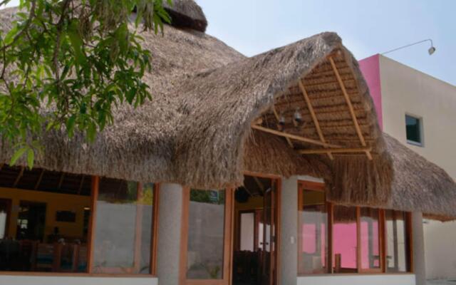 HI Huasteca Inn Hotel