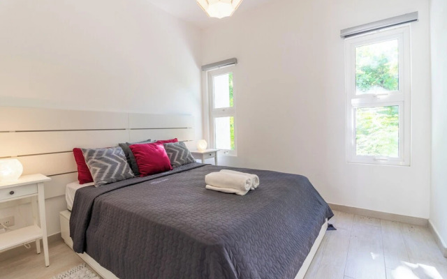 Modern 2BR Apartment - Paseo del Mar
