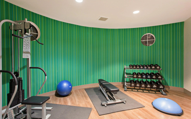 Holiday Inn Express & Suites Corona by IHG
