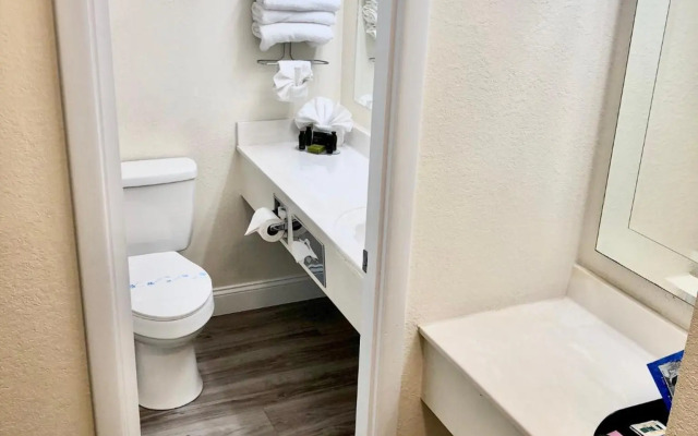 Bicentennial Inn