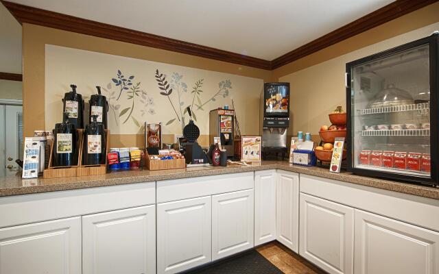 Best Western Harbour Inn & Suites Huntington - Sunset Beach