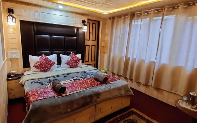 Hotel Alpine K2