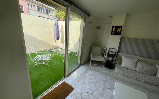 Nice House With Small Private Courtyard