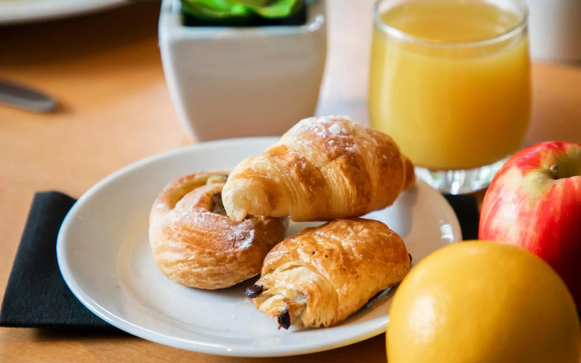 Holiday Inn Cardiff City Centre by IHG