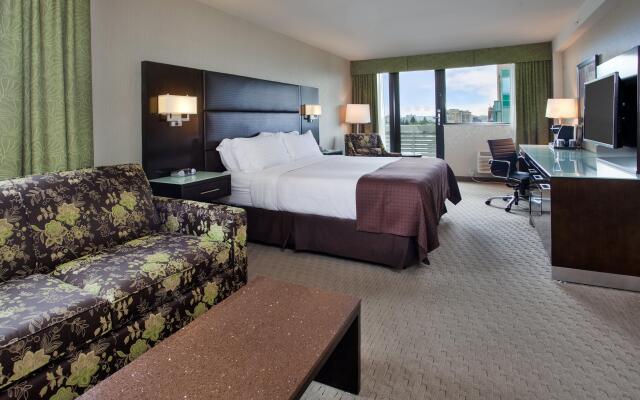 Holiday Inn Vancouver Centre by IHG