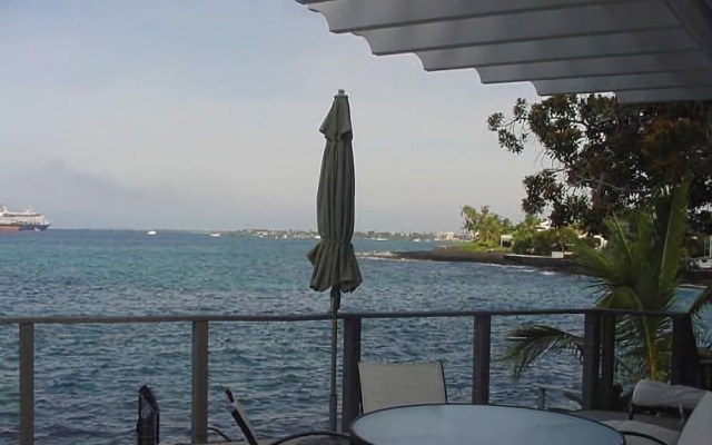 Kona Bay Seaclusion Oceanfront by RedAwning