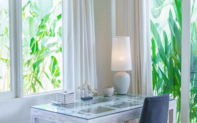 Villa Kelapa Putih - Spacious 4-bedroom Villa with pool PERFECT LOCATION