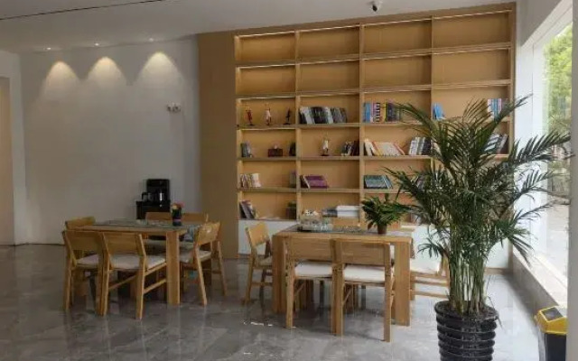 Jianchuan Apeng Holiday Hotel