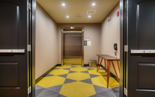 Best Western Premier NOHO Inn