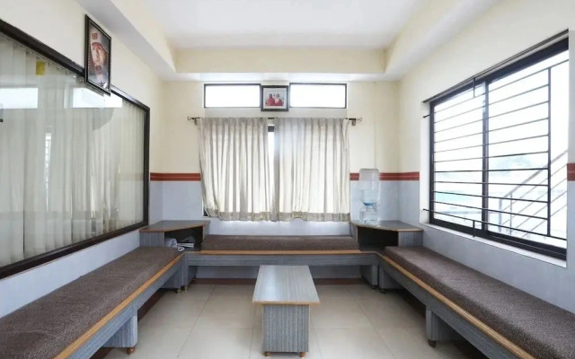Varadashree Comforts By OYO Rooms