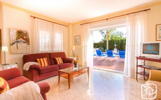 Abahana Villas La Marina