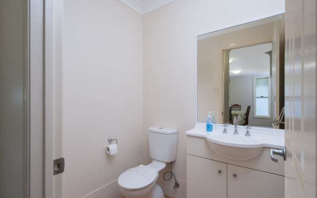 Lagoons Estate, 6 Dowling Street