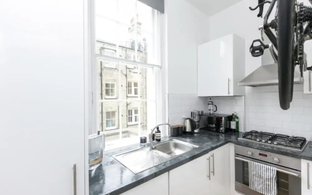 Light Filled Studio With View of Regents Park