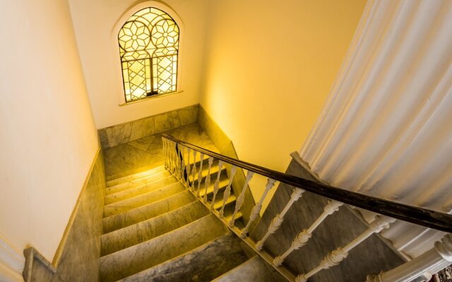 La Casa Amarilla