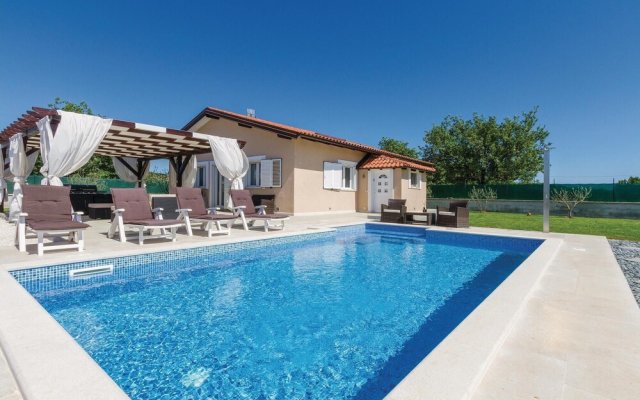 Awesome Home in Rovinj with Hot Tub, WiFi & 2 Bedrooms